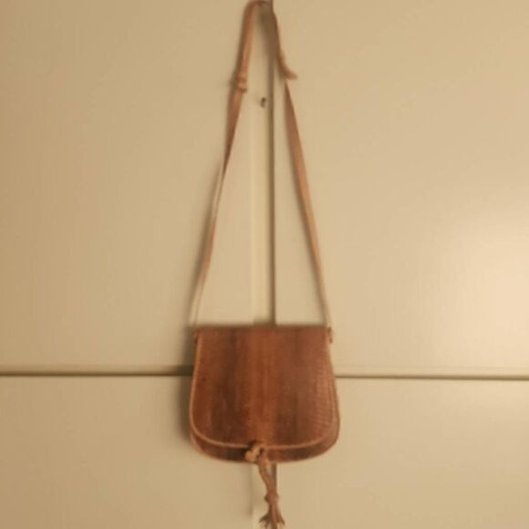 Ava & Iva Vintage CrossbodyHandbag,  Light Brown Snake with Tassel - Picture 1 of 6